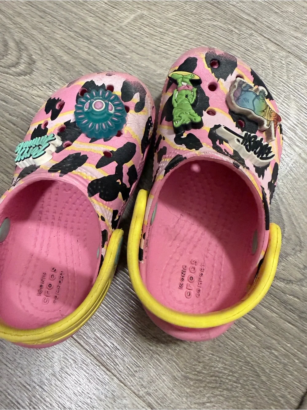 CROCS bright pink
